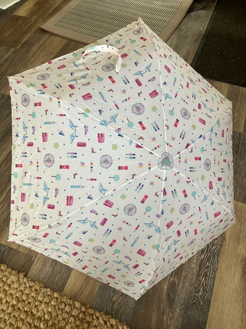 Accessorize White Umbrella London-themed